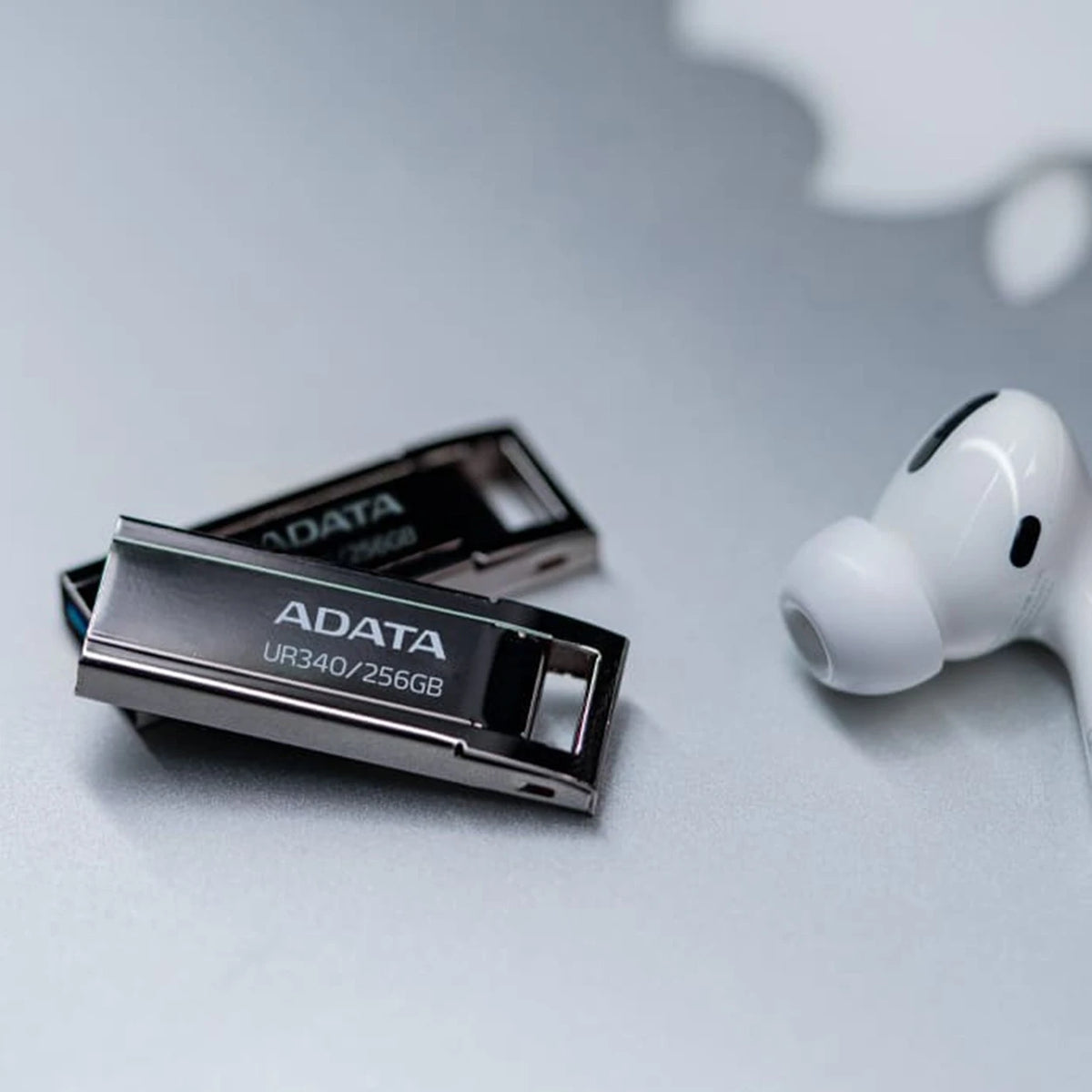 Adata USB Flash Drive UR340 (1)