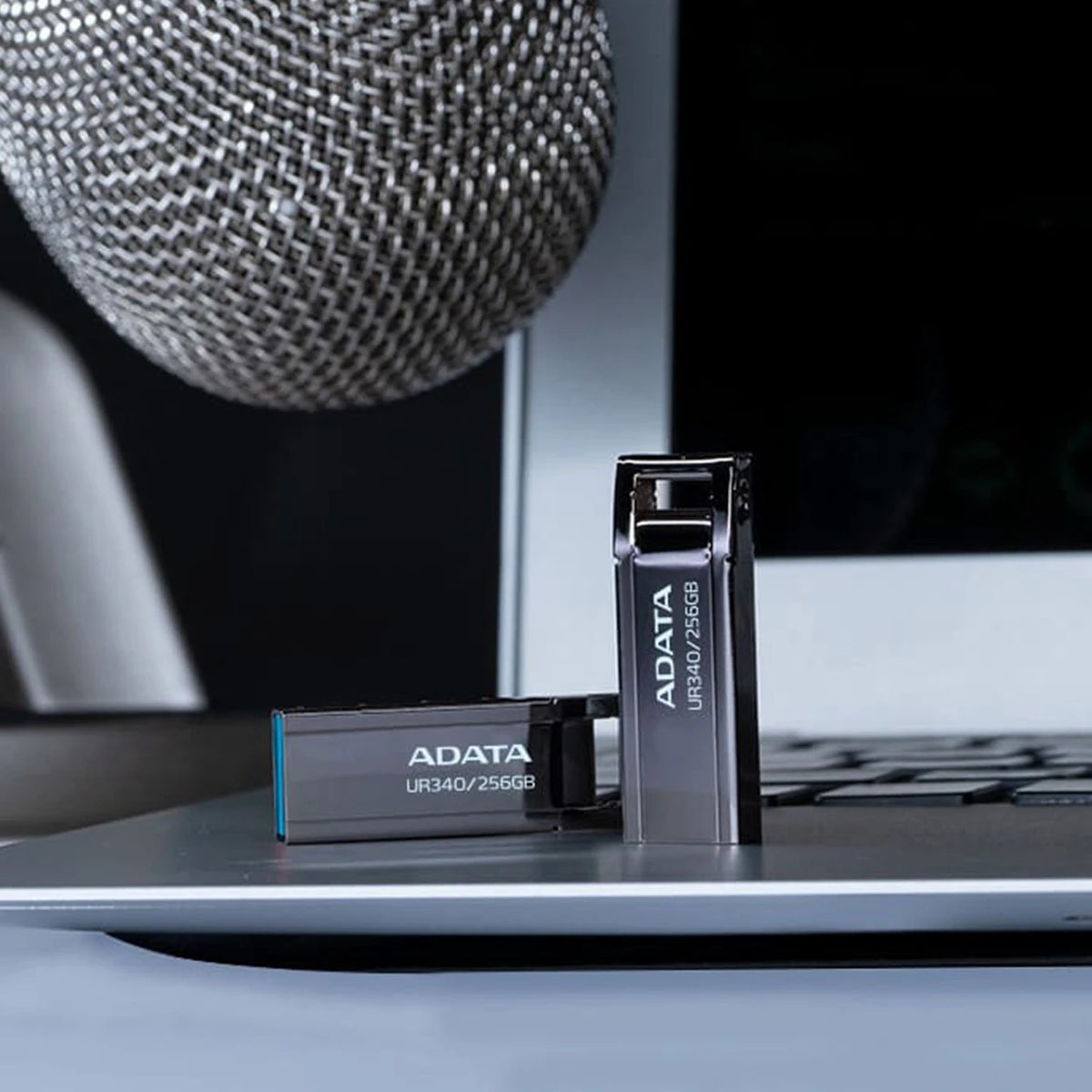 Adata USB Flash Drive UR340 (3)